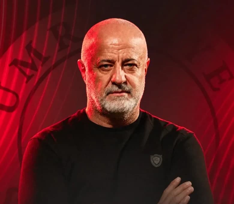 Levent Devrim’in kulüp duyurusunda kullanılan portresi.